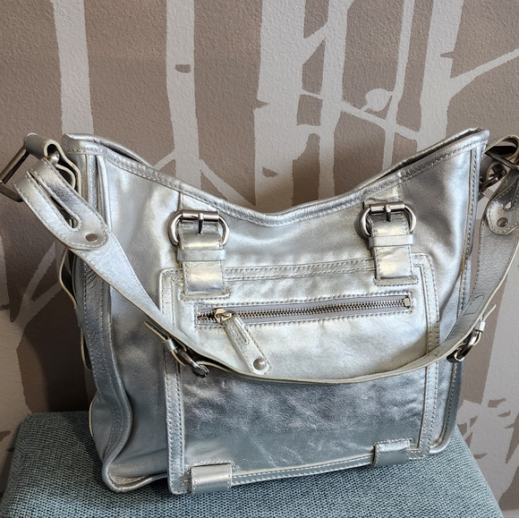 Etienne: (collection privee) Silver Leather Bag - Picture 2 of 16